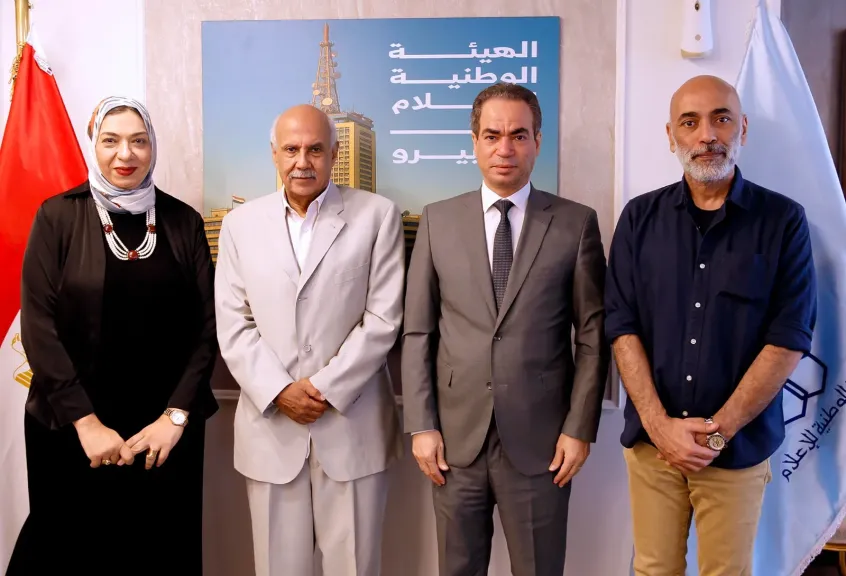 جمال بخيت يهدي ماسبيرو قصائده المصورة للبث الدائم