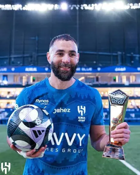 بنزيما وأجانب الهلال يخضعون للكشف الطبى قبل معسكر النمسا