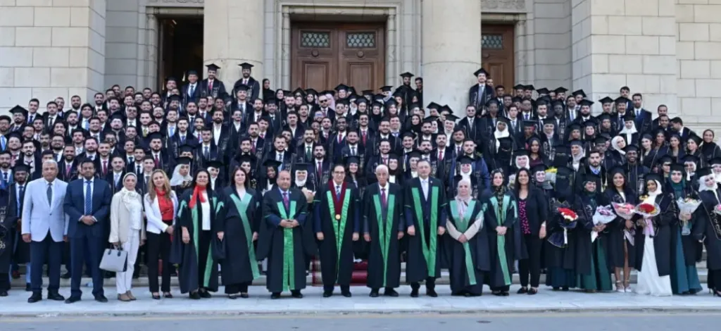 جامعة القاهرة تحتفل بتخريج الدفعة 98 من الطلاب الوافدين بطب الأسنان( صور )