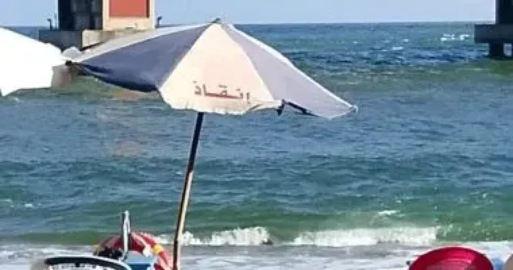 رفع الراية الحمراء على شواطئ القطاع الغربى والعجمى بالإسكندرية
