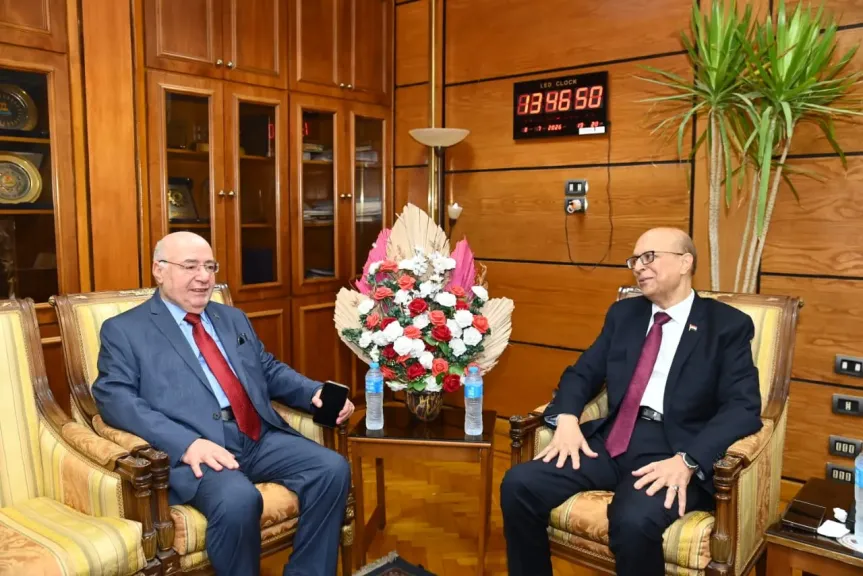 الدكتور المنشاوي يستقبل رئيس جامعة بدر بأسيوط ووفد الجامعة لتقديم الشكر والتقدير