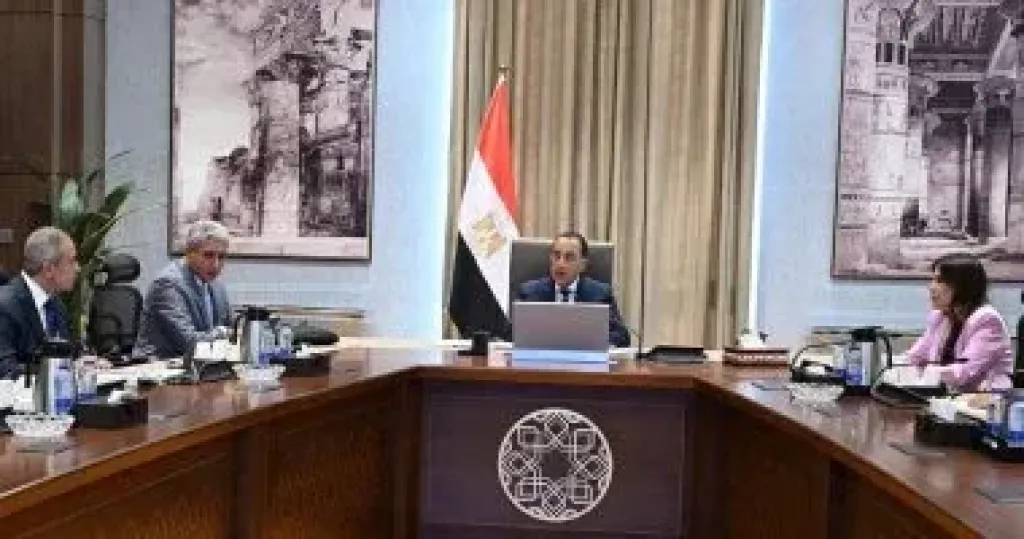 رئيس الوزراء يتابع جهود دفع قطاع السياحة