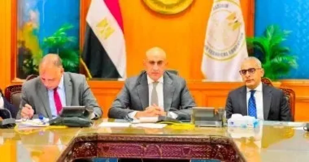 وزير التعليم يتابع انضباط امتحانات الثانوية من غرفة العمليات عبر الكاميرات