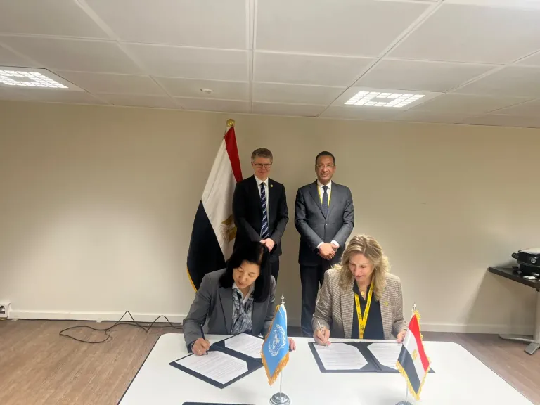 وزير الاتصالات يوقع شراكة مع الأمم المتحدة لدعم حوكمة الذكاء الاصطناعي في مصر