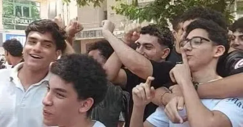 إحنا فى ضهرك يا عميد.. طلاب الثانوية يدعمون حسام حسن بعد الفيزياء والتاريخ