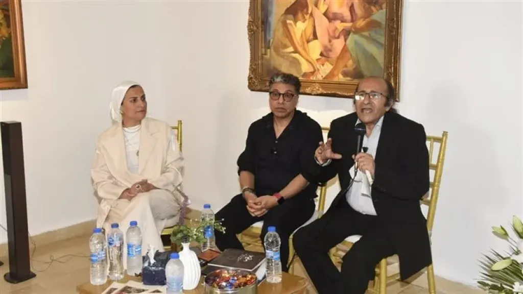 نقاد وفنانون يستعرضون تجربة ”أحمد فتح الله” في ندوة ”غنائيات التصوير”