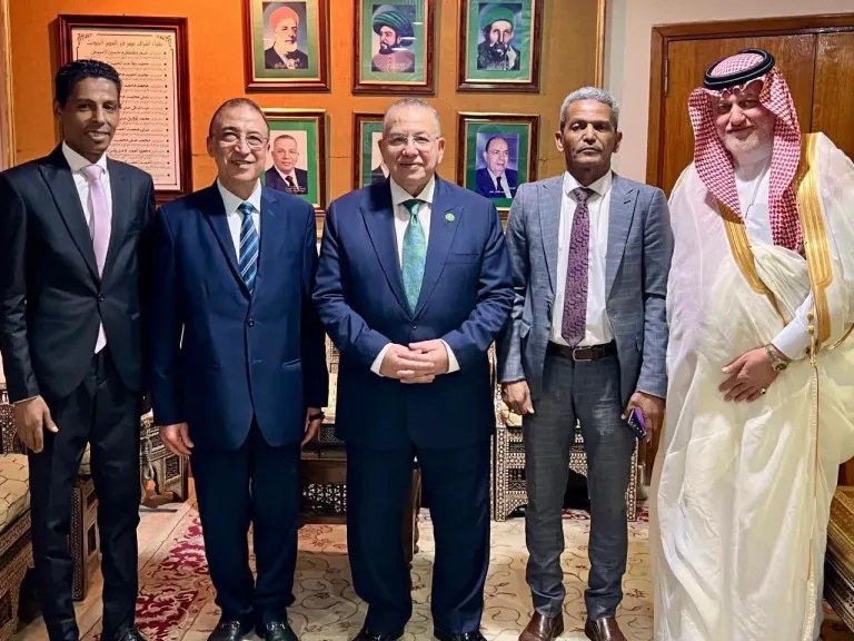 نقيب السادة الأشراف يبحث إطلاق أول تطبيق إلكتروني لخدمة أبناء النقابة