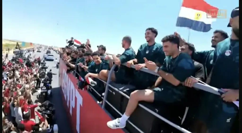 نجوم المنتخب المصري يصلون مطار العلمين