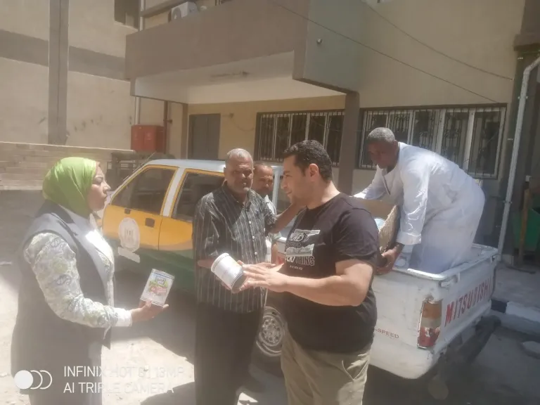 محافظ أسيوط: ضبط 80 عبوة لبن أطفال مدعم و60 كجم لحوم فاسدة خلال حملة