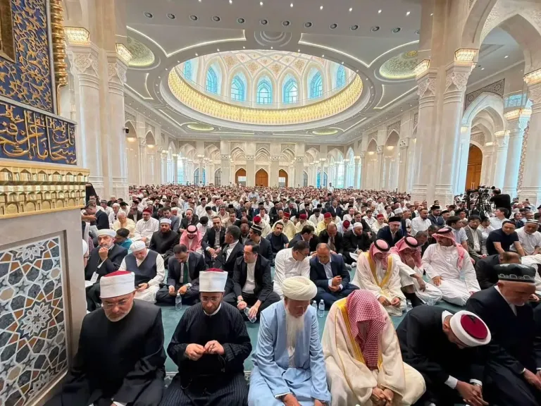 المفتي يؤدي صلاة الجمعة بمسجد الإمام البخاري بمدينة سمرقند خلال زيارته الرسمية إلى أوزبكستان |صور