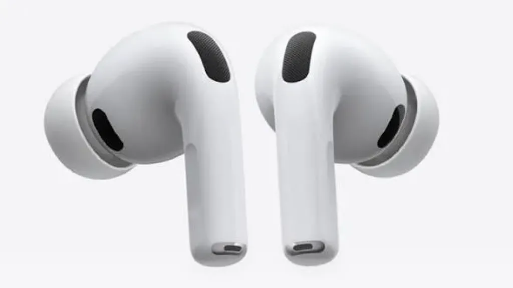 سماعات مزودة بكاميرات لأول مرة.. متى ستطرح أبل AirPods جديدة؟