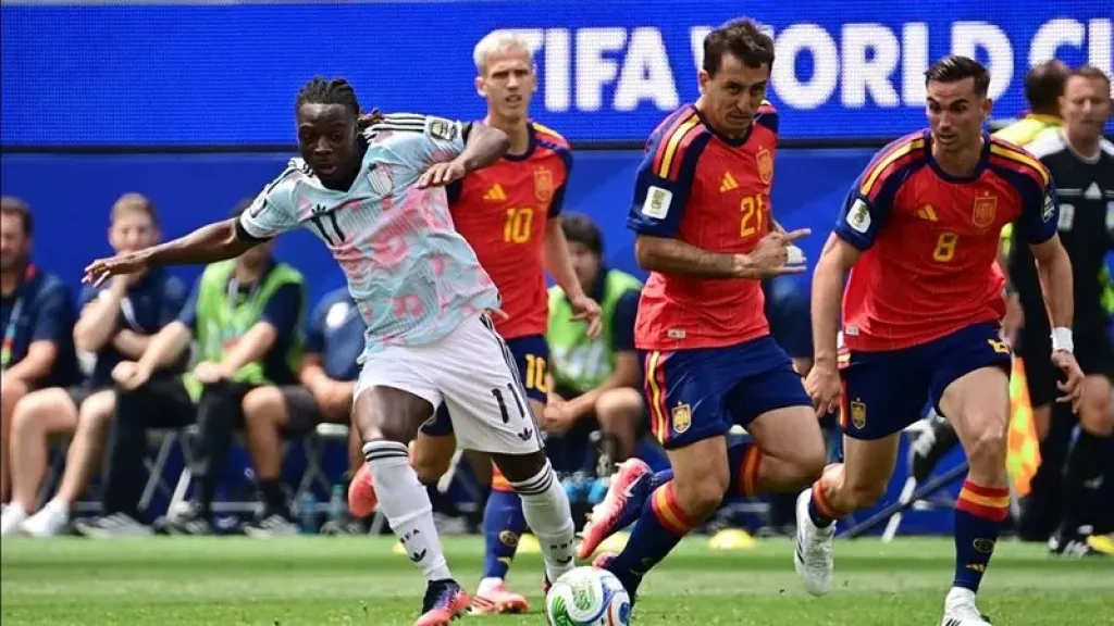 فابيان رويز يسجل الهدف الأول لمنتخب إسبانيا في