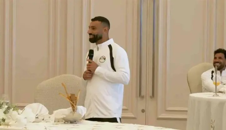 أمام السيسي، صلاح ممازحًا: ”نريد بطولات مع حسام حسن، وده مش معناه إنه جدد”