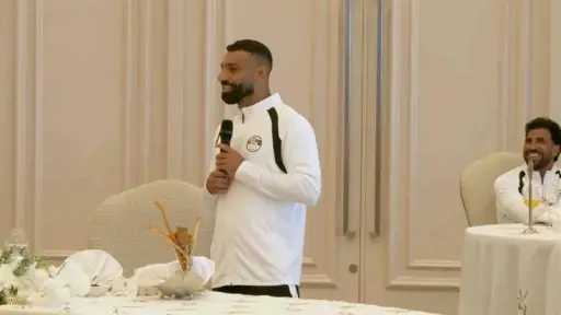 أمام السيسي، صلاح ممازحًا: ”نريد بطولات مع حسام حسن، وده مش معناه إنه جدد”