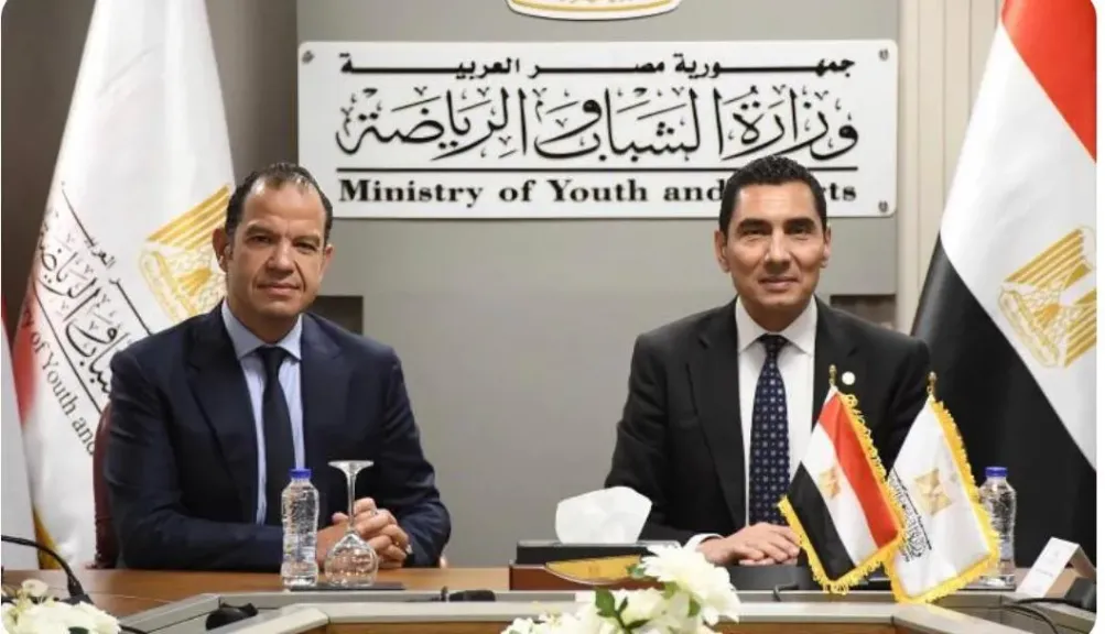 وزير الشباب والرياضة يهنيء سيف الوزيري بعد تعيينه رئيسًا لمجلس إدارة الشركة المتحدة
