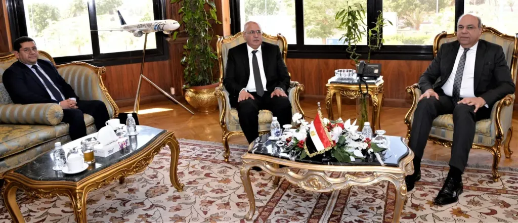 وزير الطيران المدني يستقبل مدير  عام المنظمة العربية للطيران المدني لبحث آفاق التعاون المشترك بين الجانبين