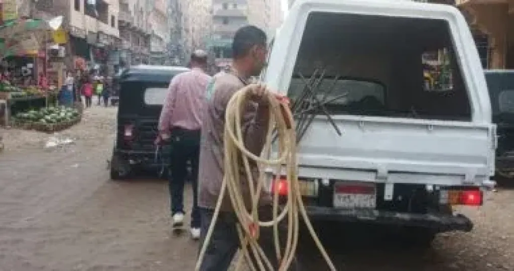 حملات مكثفة لرفع الوصلات المخالفة ومواجهة إهدار مياه الشرب بـ مدينة الأمل