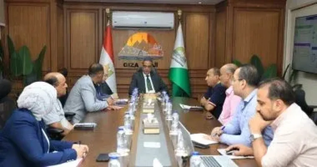 توجيهات عاجلة من محافظ الجيزة بإصلاح الهبوطات الأرضية وتطهير الترع بالحوامدية