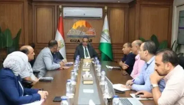 توجيهات عاجلة من محافظ الجيزة بإصلاح الهبوطات الأرضية وتطهير الترع بالحوامدية