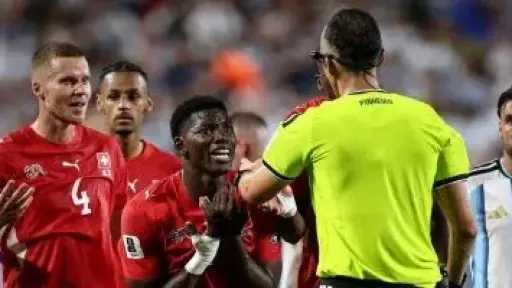 بعد طرد لاعب سويسرا.. ما هي تحديثات الفيفا لخاصية الـVAR؟