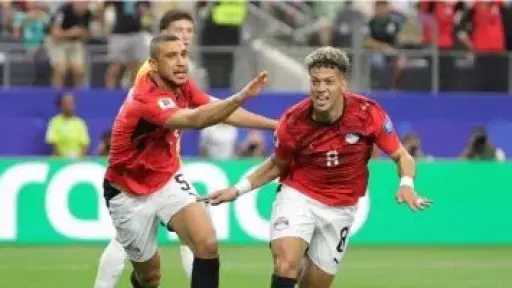 الجالية المصرية فى باريس تنظم وقفة لتكريم منتخب الفراعنة بعد أدائه البطولى فى المونديال