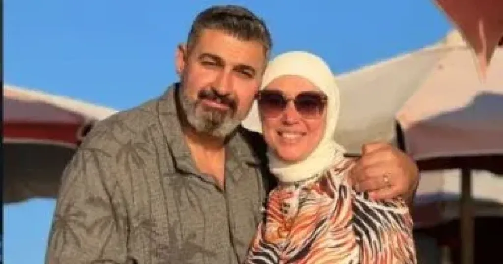 بحر وأكلة سمك فى المكس.. ياسر جلال برفقة زوجته فى الإسكندرية