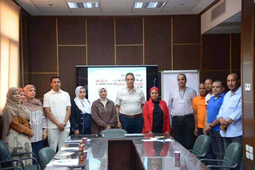 مستشفى الإصابات بجامعة أسيوط ينظم دورة تدريبية حول إجراءات السلامة والصحة المهنية