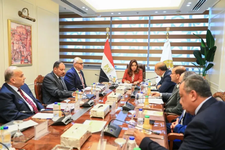 وزيرة التنمية المحلية والبيئة تبحث جهود تحسين مستوى النظافة بالإسكندرية