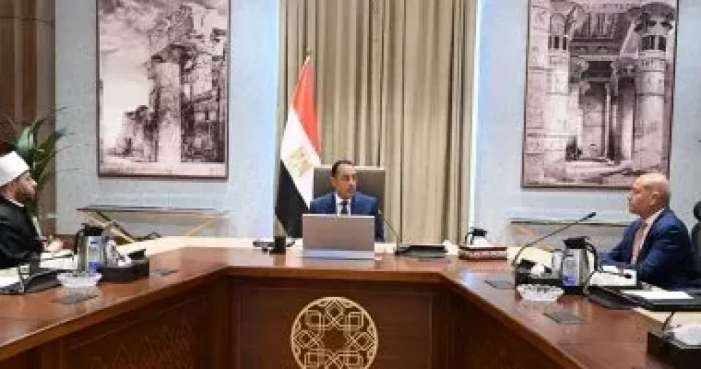 رئيس الوزراء يُتابع خطوات مشروع إحياء منطقة قرافة السيوطي