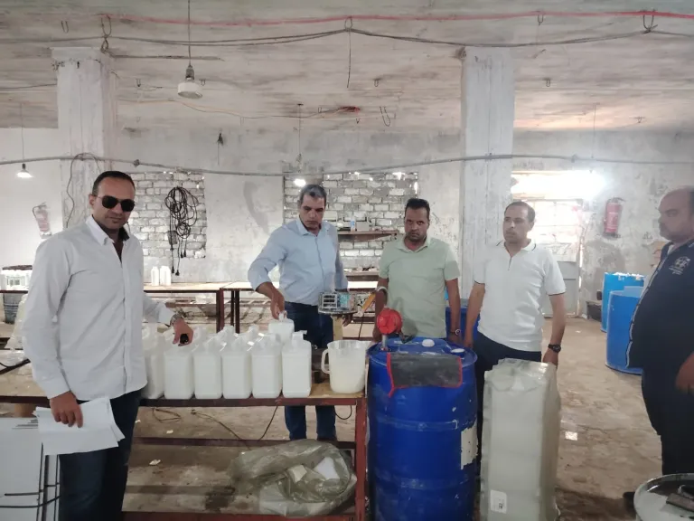 ضربة قوية لمافيا الغش التجاري ضبط مصنع غير مرخص بالنوبارية لتقليد المبيدات الزراعية والتحفظ به على آلاف العبوات والخامات