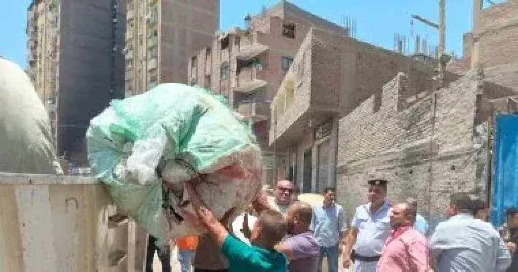 الجيزة تشن حملات مكبرة بالعمرانية لمواجهة مخازن الفرز والخردة المخالفة