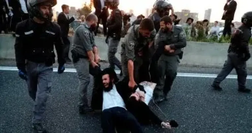 جيش الاحتلال يحذر من تجميد تجنيد اليهود المتشددين في ظل نقص القوى البشرية