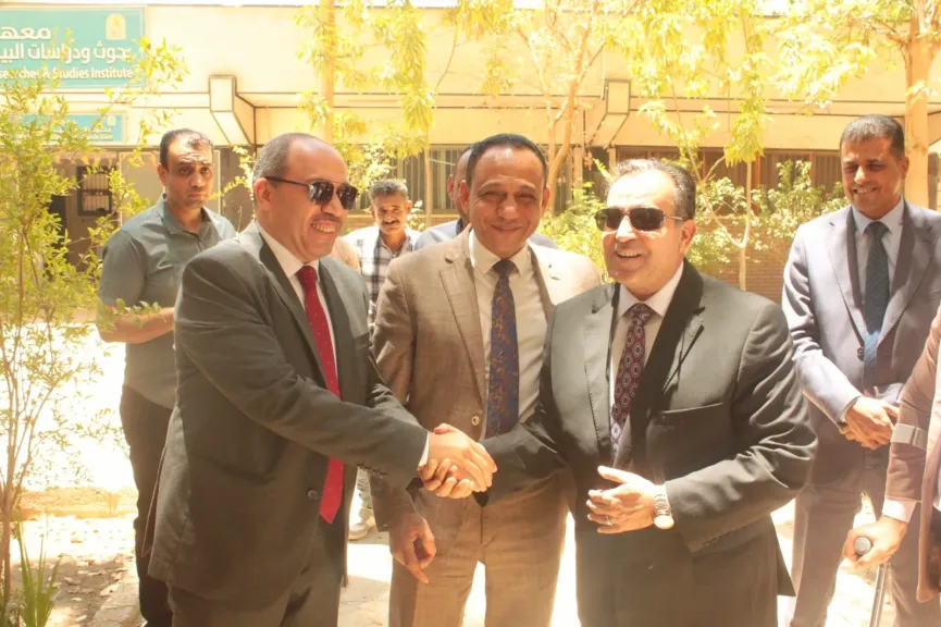 رئيس جامعة قنا يتفقد الوحدات البحثية بمعهد بحوث ودراسات البيولوجيا الجزيئية