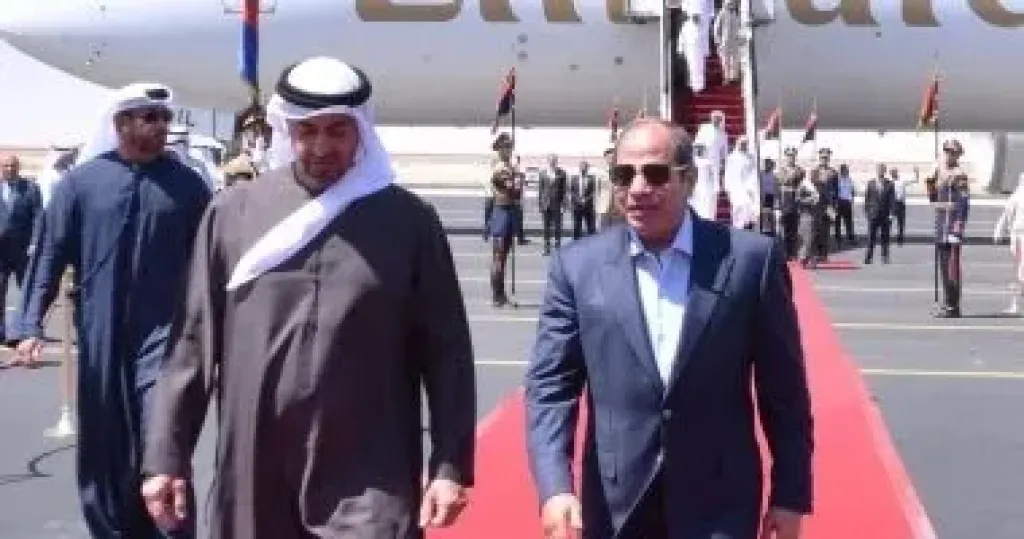 الرئيس السيسى يودّع الشيخ محمد بن زايد بمطار العلمين فى ختام زيارته الأخوية لمصر