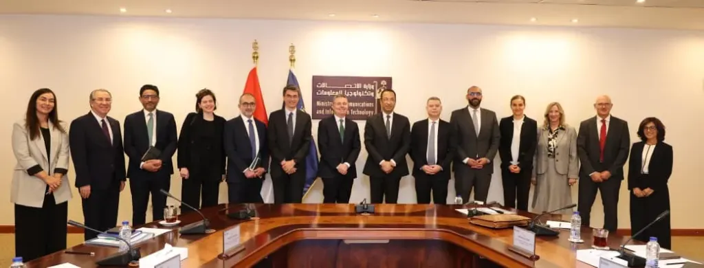 وزير الاتصالات يبحث مع مسؤولي البنك الدولي تعزيز الشراكة في مجالات التحول الرقمي والذكاء الاصطناعي