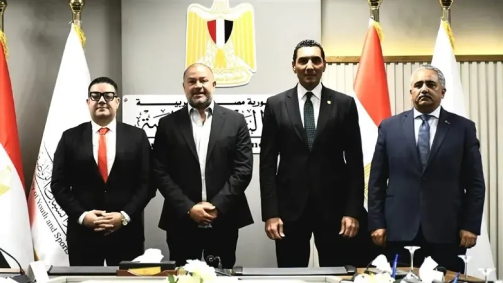 رئيس إنبي السابق يحذر من الدمج مع الشرقية: بدون دراسات ويفقد النادي هويته