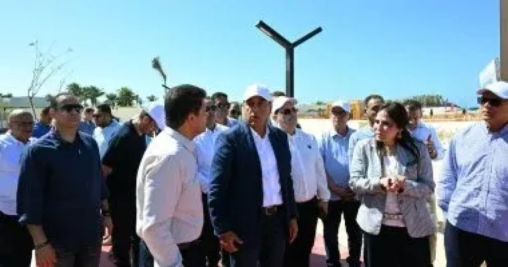 رئيس الوزراء يتفقد مشروع الممشى السياحى الرابط بين مارينا 5 ومارينا 7