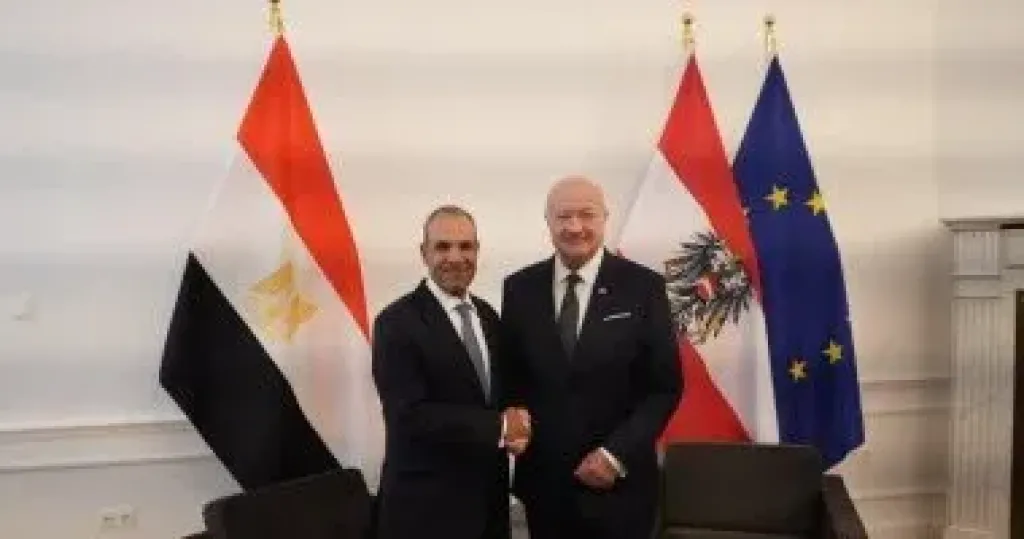 وزير الخارجية يسلم المستشار النمساوي رسالة خطية من الرئيس السيسى