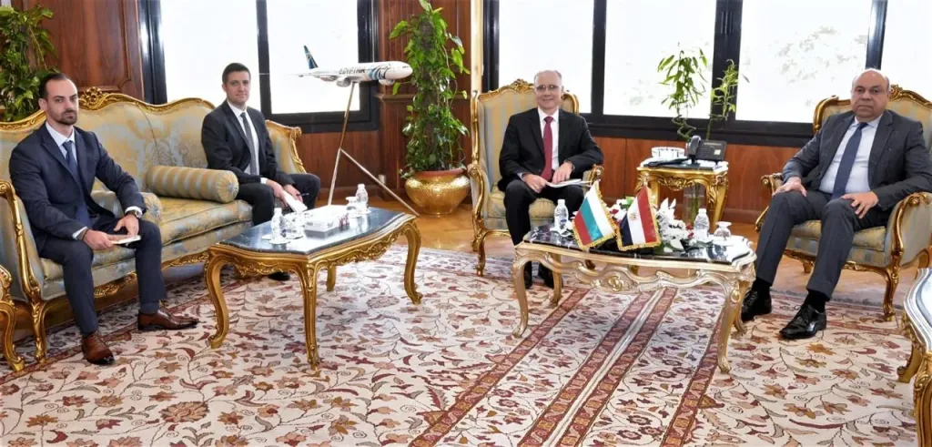 وزير الطيران المدني يستقبل سفير بلغاريا لبحث سُبل التعاون المشترك في مجال النقل الجوي.