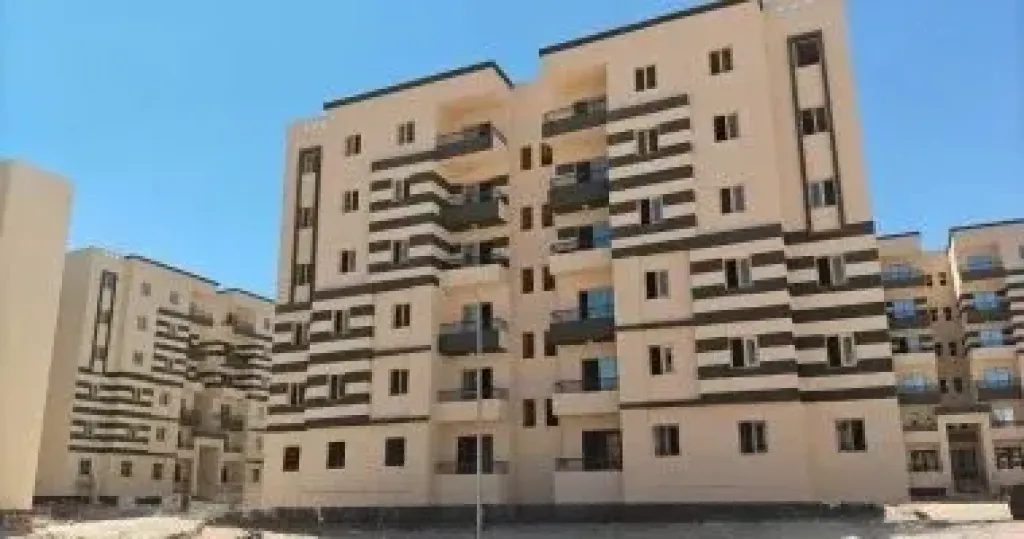وزيرة الإسكان تتابع موقف تنفيذ عدد من المشروعات السكنية والخدمية