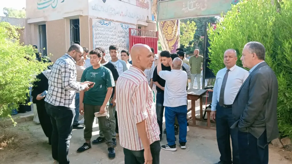 فى اخر يوم لماراثون الامتحانات مدير تعليم أسيوط يتفقد بعض لجان امتحانات الثانوية العامة بالغنايم