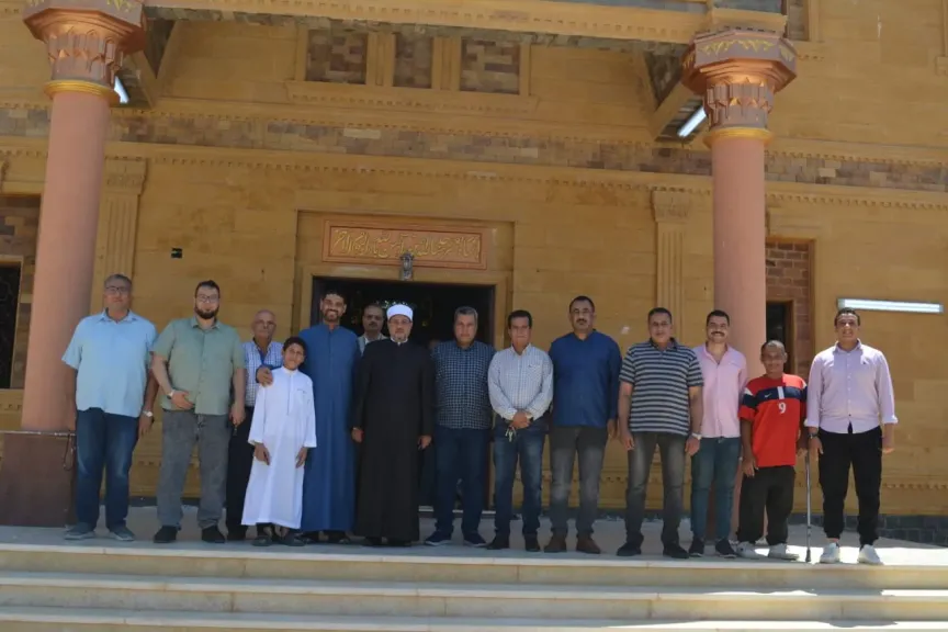 نائب رئيس جامعة الأزهر للوجه القبلي يلقي خطبة الجمعة بعنوان «حق الطريق