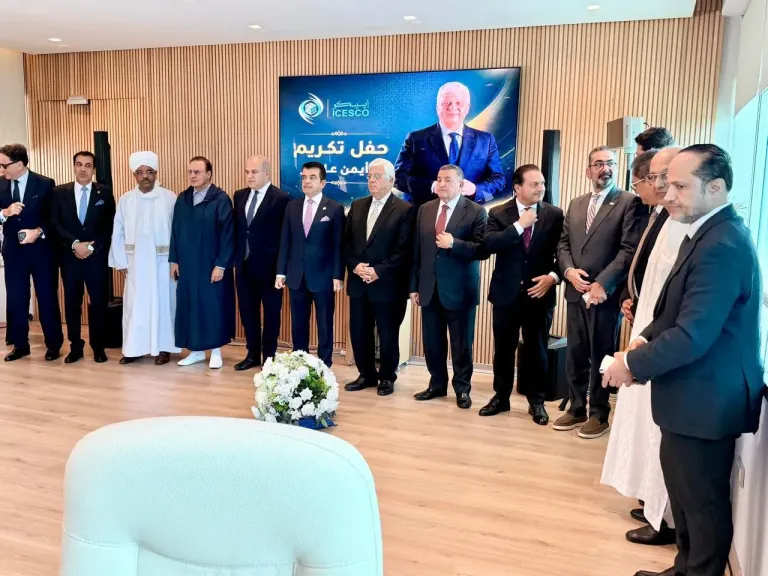الإيسيسكو تكرّم أيمن عاشور بالرباط تقديرًا لقيادته المؤتمر العام