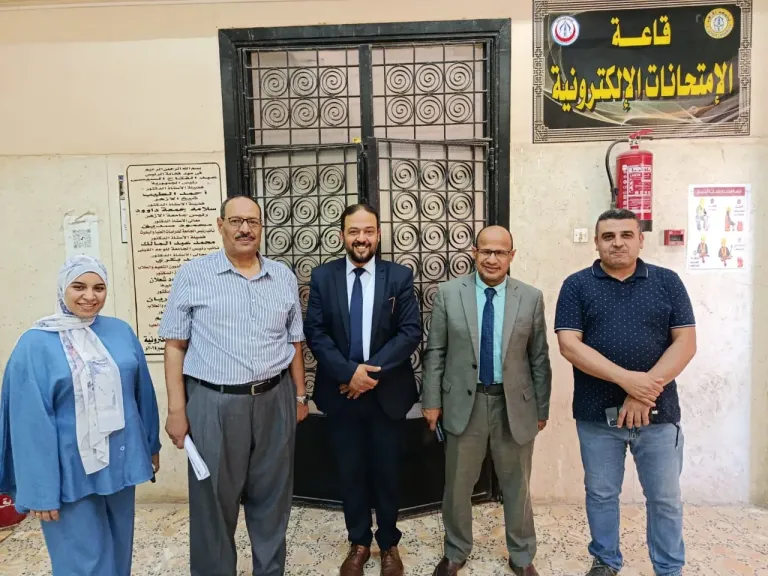 عميدا كليتي الطب بنين وبنات بأسيوط يتفقدان انطلاق أول امتحانات إلكترونية
