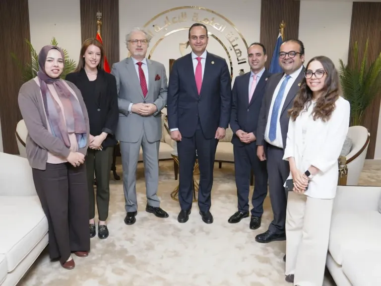 رئيس هيئة الرعاية الصحية يبحث مع سفير صربيا توقيع مذكرة تفاهم لتعزيز التعاون الصحي