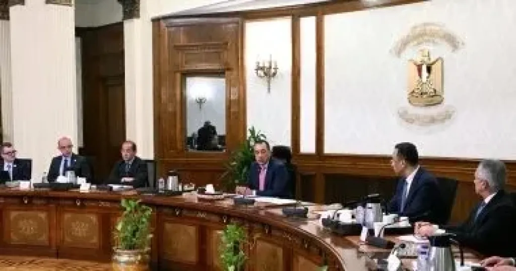 مدبولى يتابع تنفيذ تكليفات الرئيس بشأن التوسع فى التحول الرقمى لحماية المال العام
