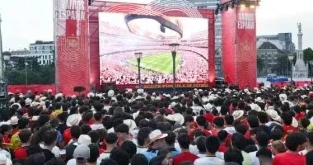 مدريد ترتدى الأحمر.. شاشات عملاقة وإغلاقات مرورية استعدادا لنهائى المونديال