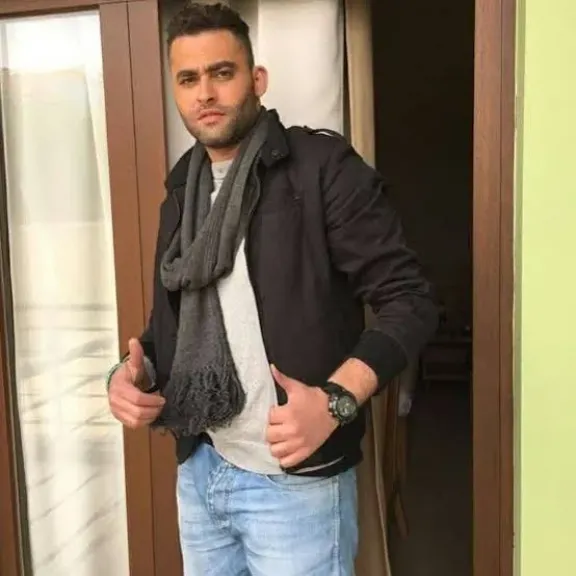 وصول جثمان أحمد جلال عبد القوى إلى مسجد الحصري لأداء صلاة الجنازة