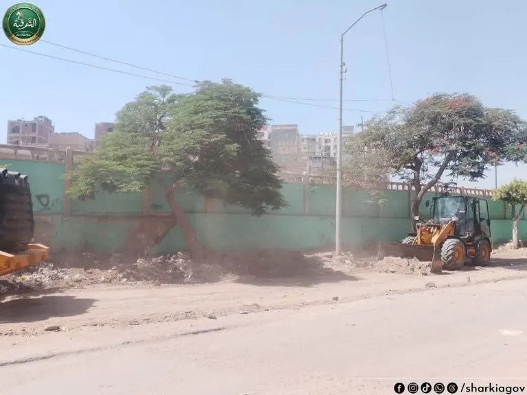 حملات مكثفة لإزالة  الإشغالات وإعادة الانضباط بمراكزالشرقية