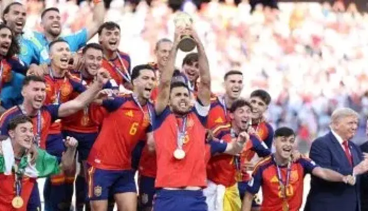 مراسم تتويج إسبانيا بكأس العالم 2026.. ترامب يسلم الكأس لرودرى